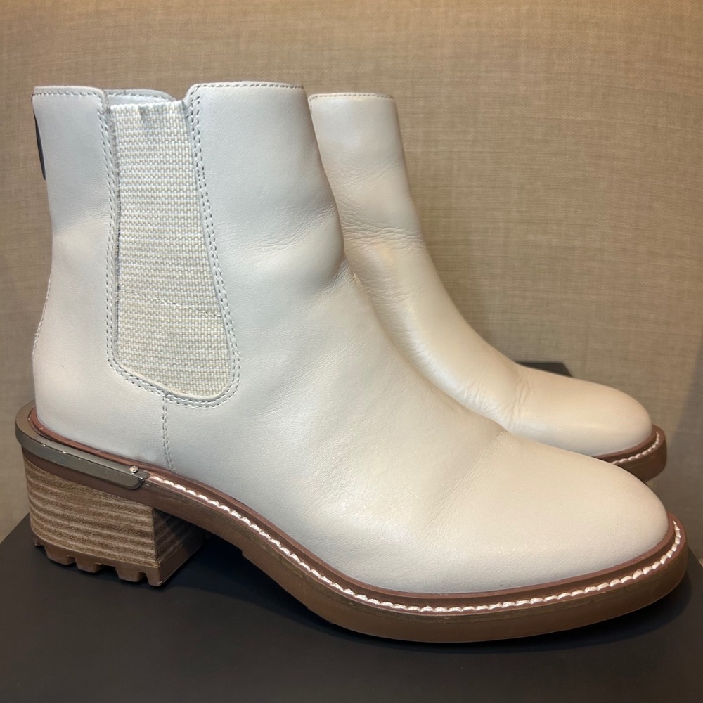 Vince Camuto Kelivena Cream Leather Chelsea Lug Sole Ankle Boots 7M